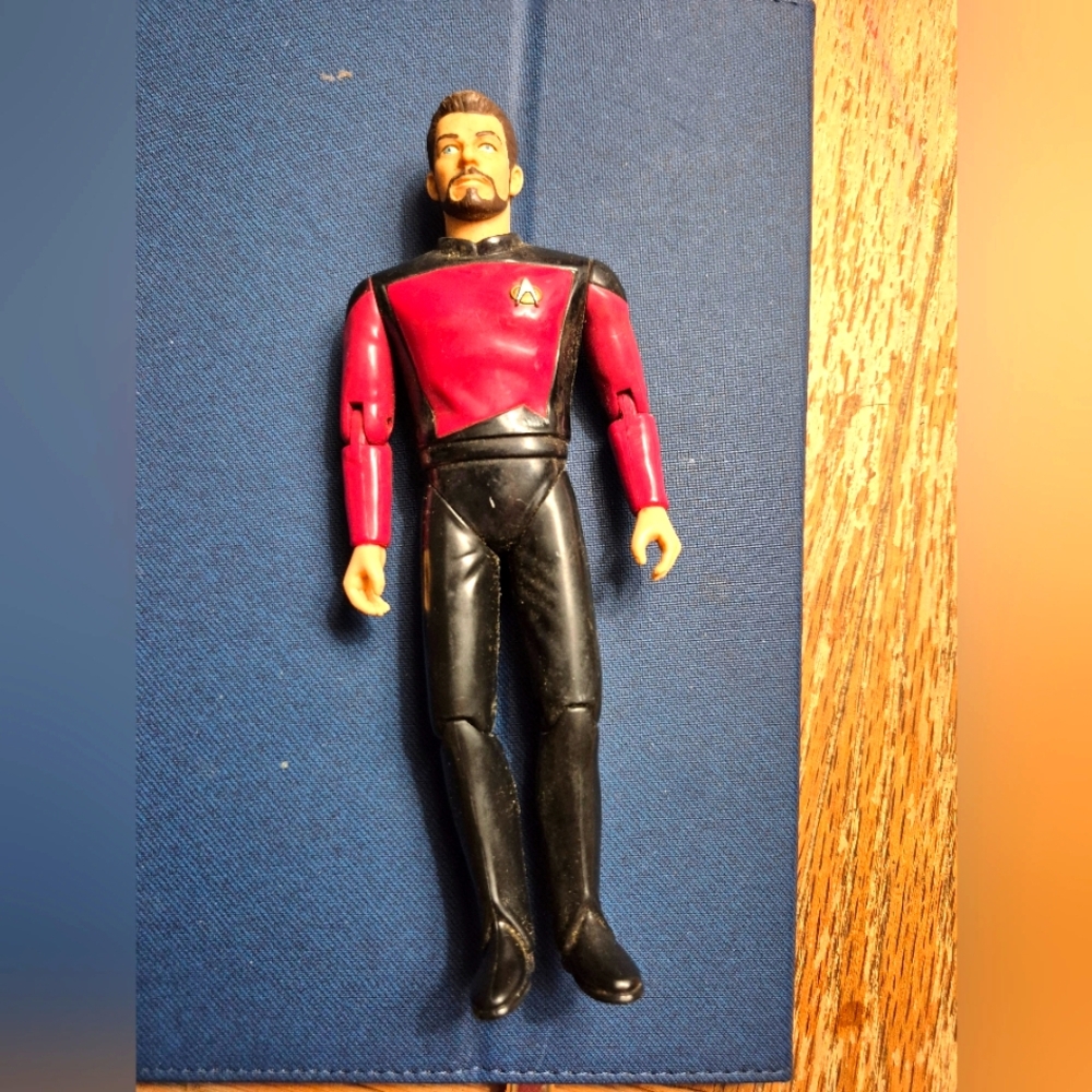 Red and Black Riker 1995 STAR Trek Action Figure